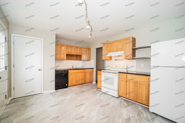 Building Photo - 3701 Christie Rd W