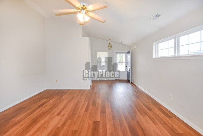 Building Photo - 312 Harts Ford Way