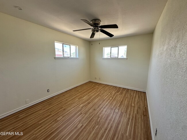 Building Photo - 10336 Windsor Dr
