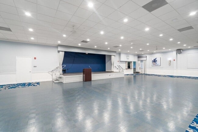 Building Photo - 7340 Amberly Ln