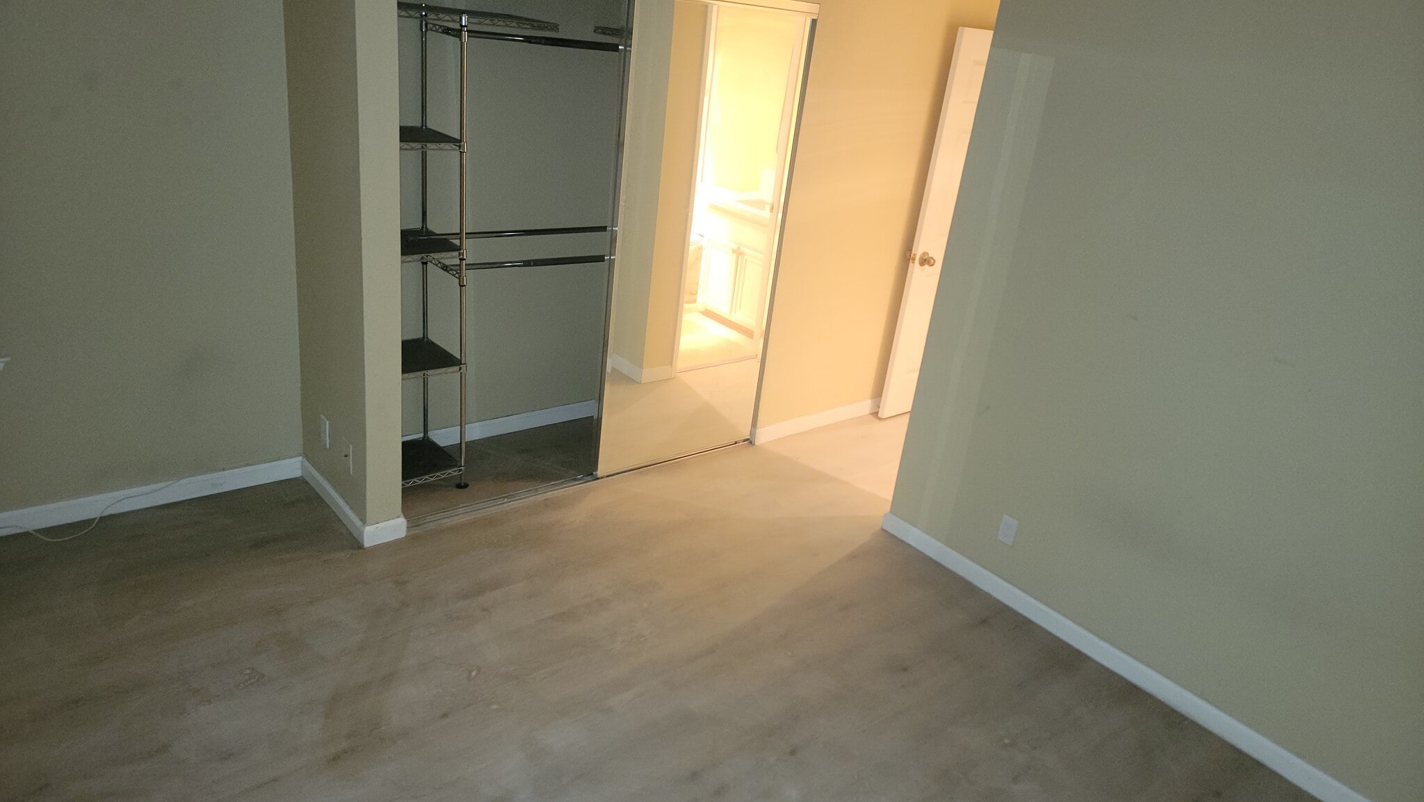 Building Photo - 119 Commodore Dr