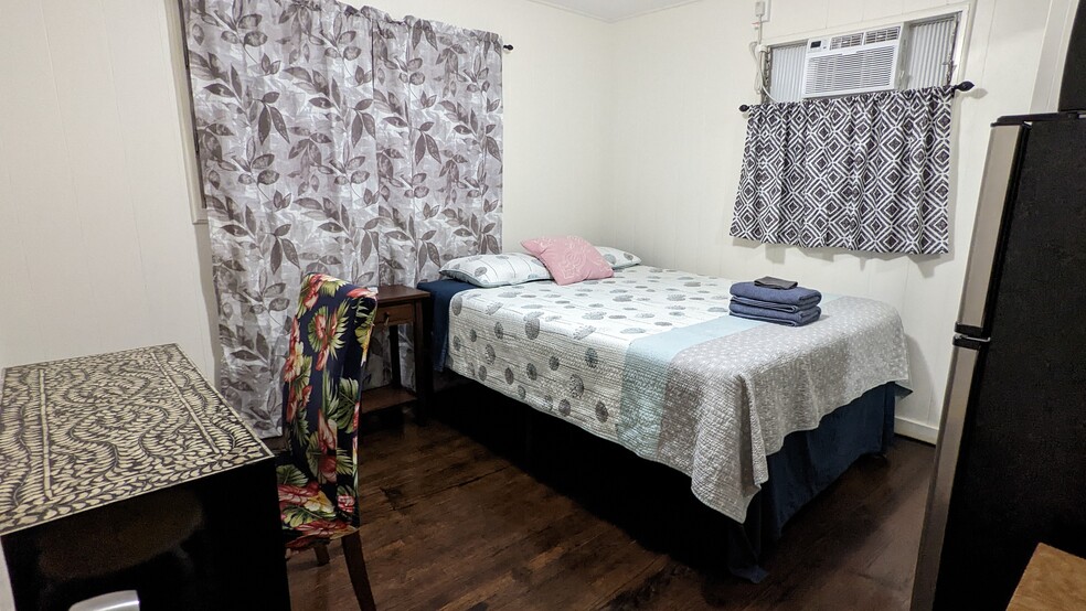 Bedroom with Refrigerator & Microwave - 2353 Dole St