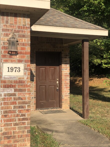 Building Photo - 1973 E Peppervine Dr