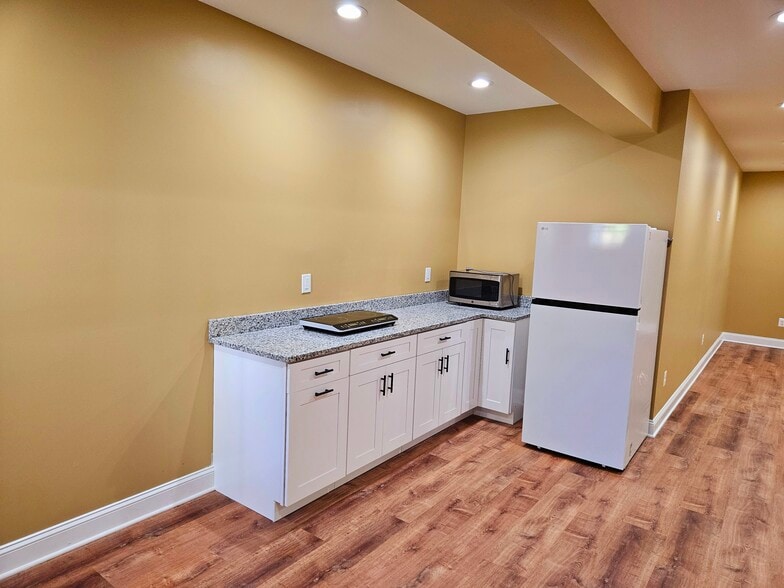 Building Photo - 10801 Valley Falls Ct