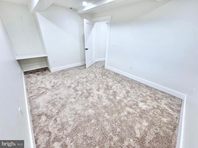 Building Photo - 15 River Oak Dr