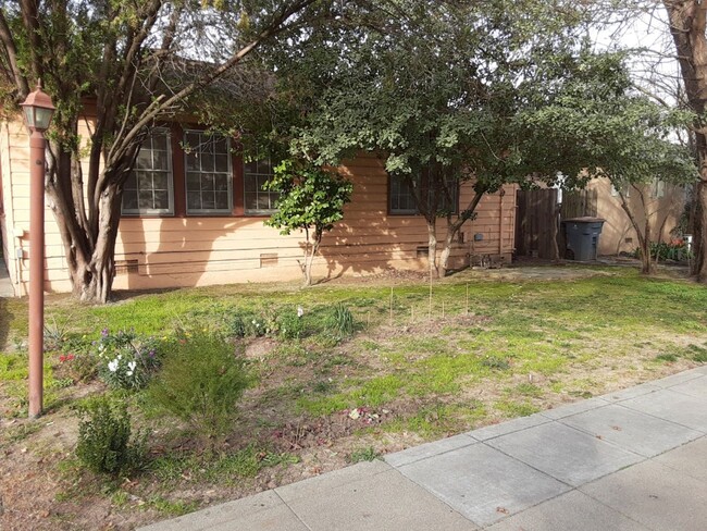 Building Photo - 317-319 D Street