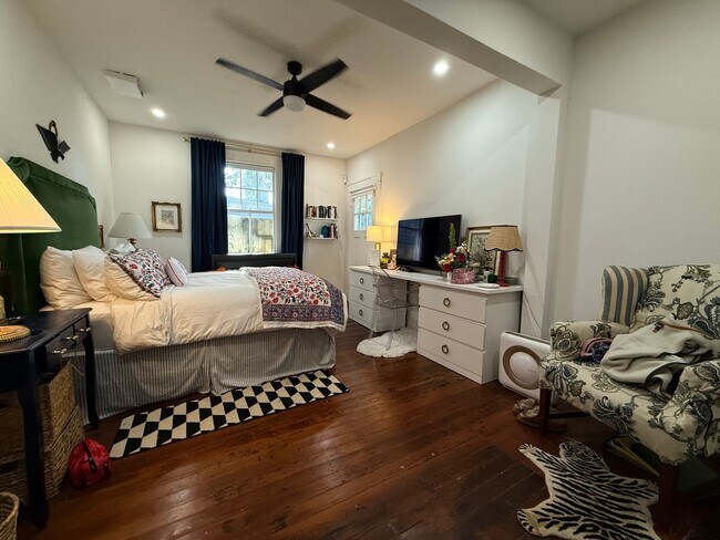 Building Photo - 5BD House Uptown