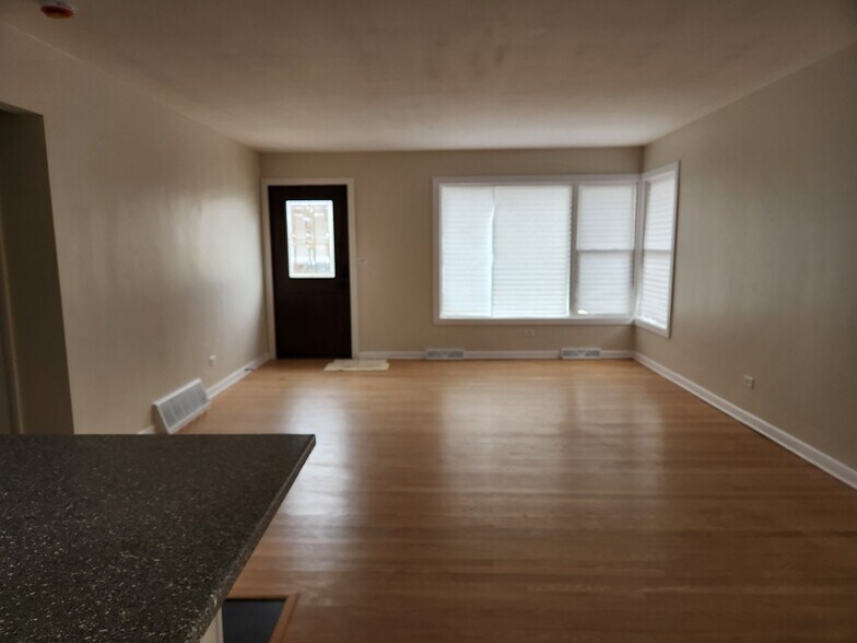 Building Photo - 33 Cranbrook Dr