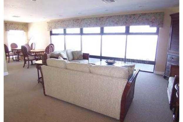 Building Photo - 1500 Park Beach Cir