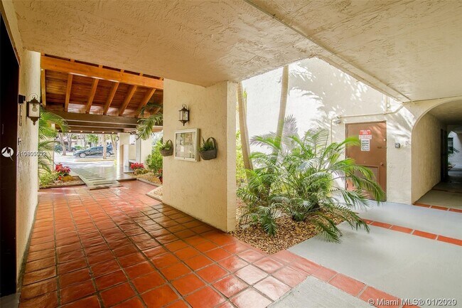 Building Photo - 9030 SW 125th Ave