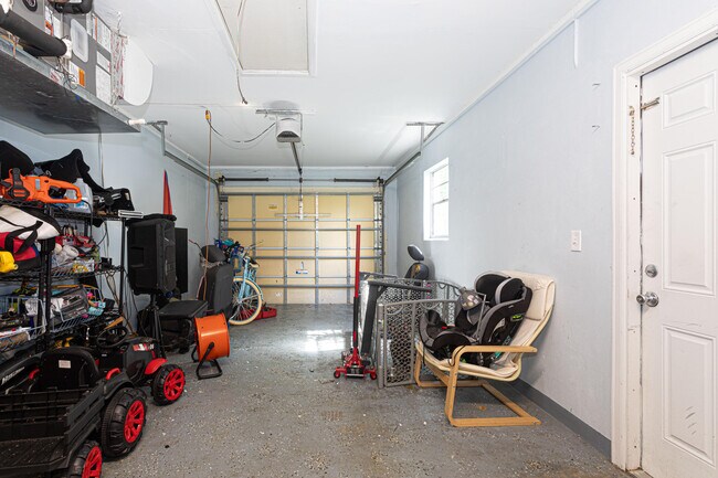 Building Photo - 1248 SE Ladner St