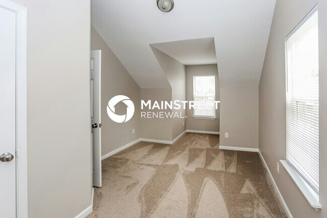 Building Photo - 4 Bedroom Pet-Friendly Home in CHARLOTTE, NC with Main Street Renewal
