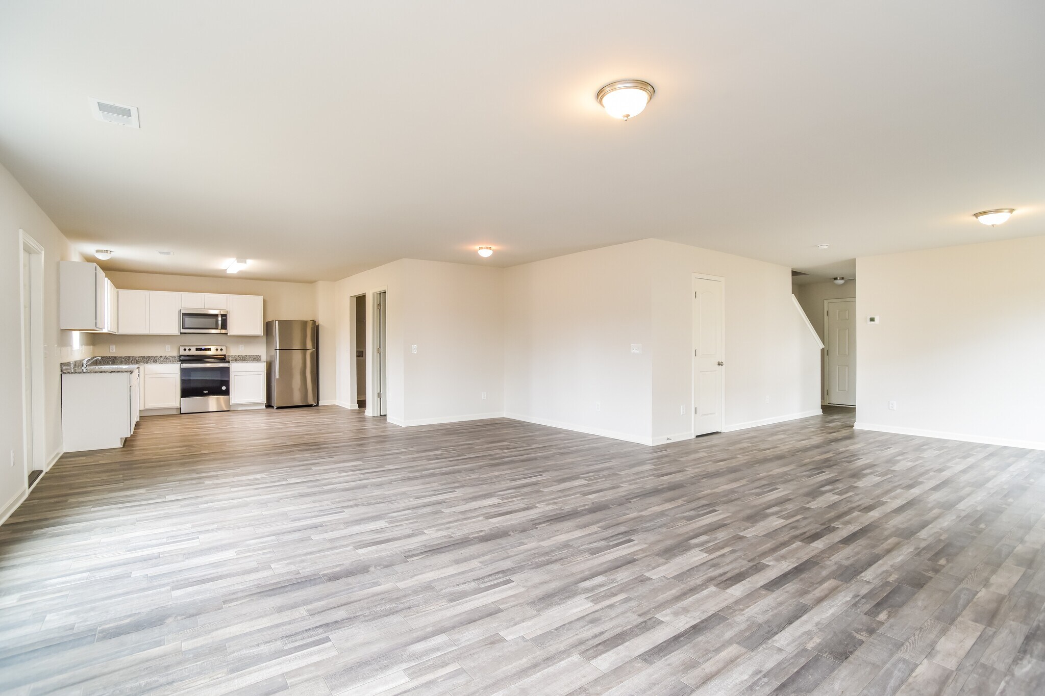 Building Photo - 4033 Lake Russell Dr