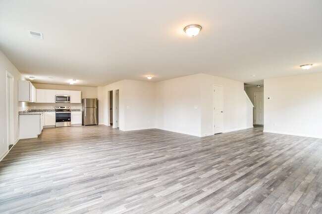 Building Photo - 4043 Lake Russell Dr