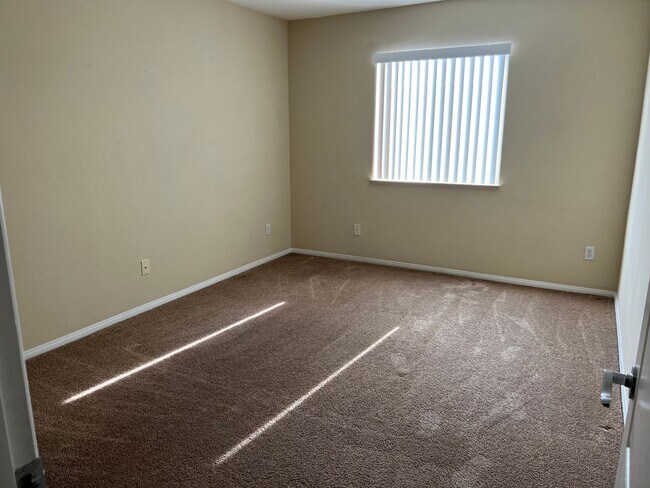 Building Photo - OVER 4000 SQ. FT. EXECUTIVE HOME IN GATED ...