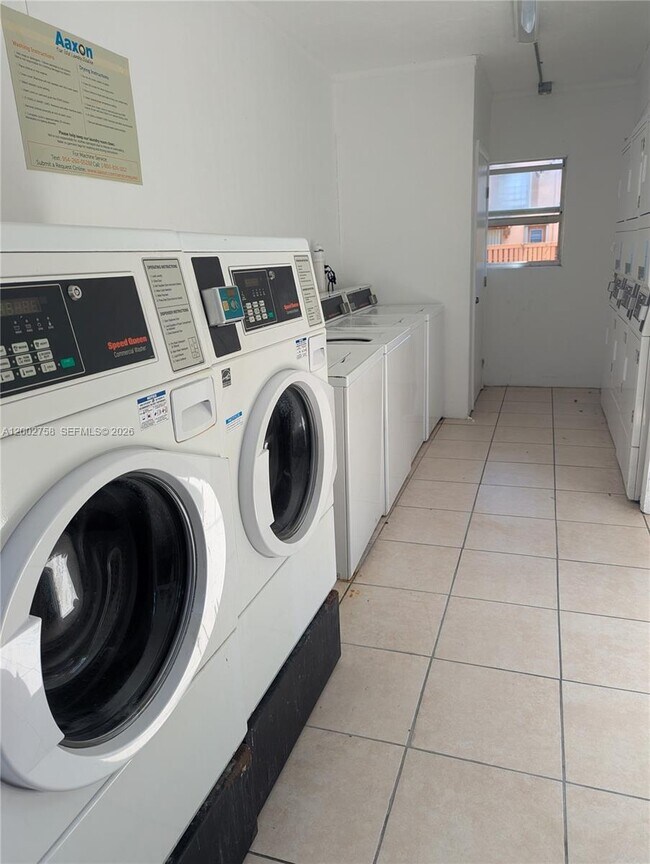 Building Photo - 7160 Fairway Dr