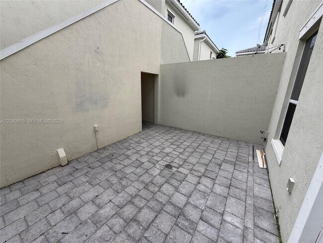 Building Photo - 9465 SW 171st Ct