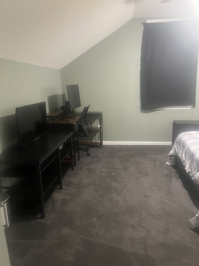 Building Photo - 343 Briarbend Rd