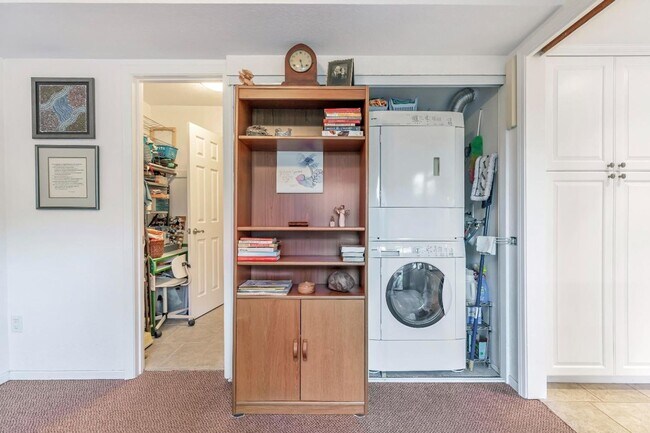 Building Photo - Recently updated spacious 3 bedroom 2.5 bath townhome available soon