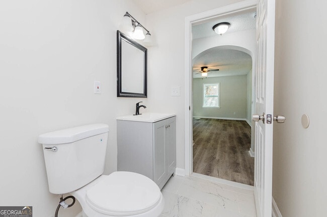 Building Photo - 3584 Log Cabin Dr