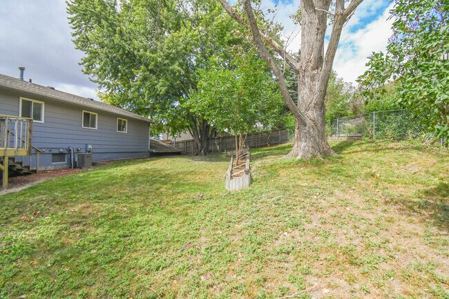 Building Photo - 4504 S Cliff Ave