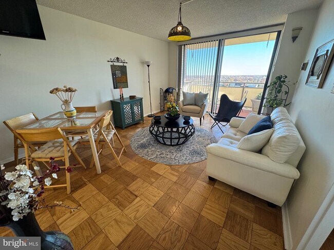 Building Photo - 5225 Pooks Hill Rd