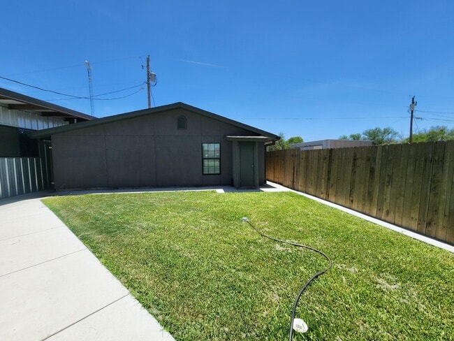 Primary Photo - 115 Gyna Dr
