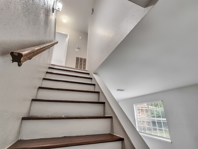Building Photo - 4003 Swinden Dr