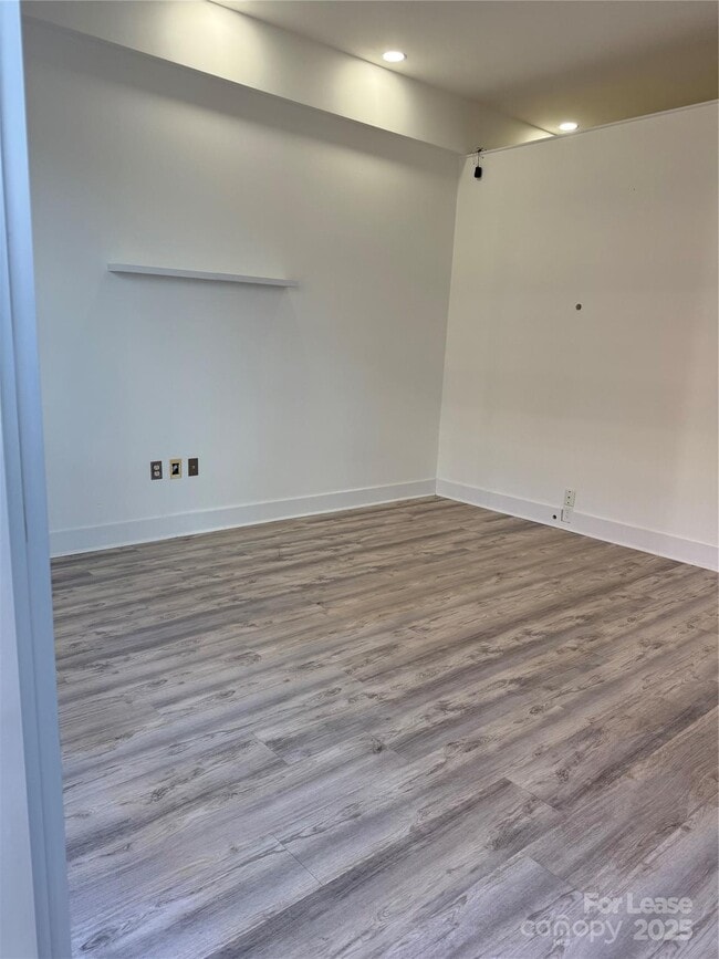 Building Photo - 1133 Metropolitan Ave