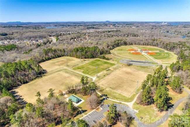 Building Photo - 3725 Planters Watch Dr