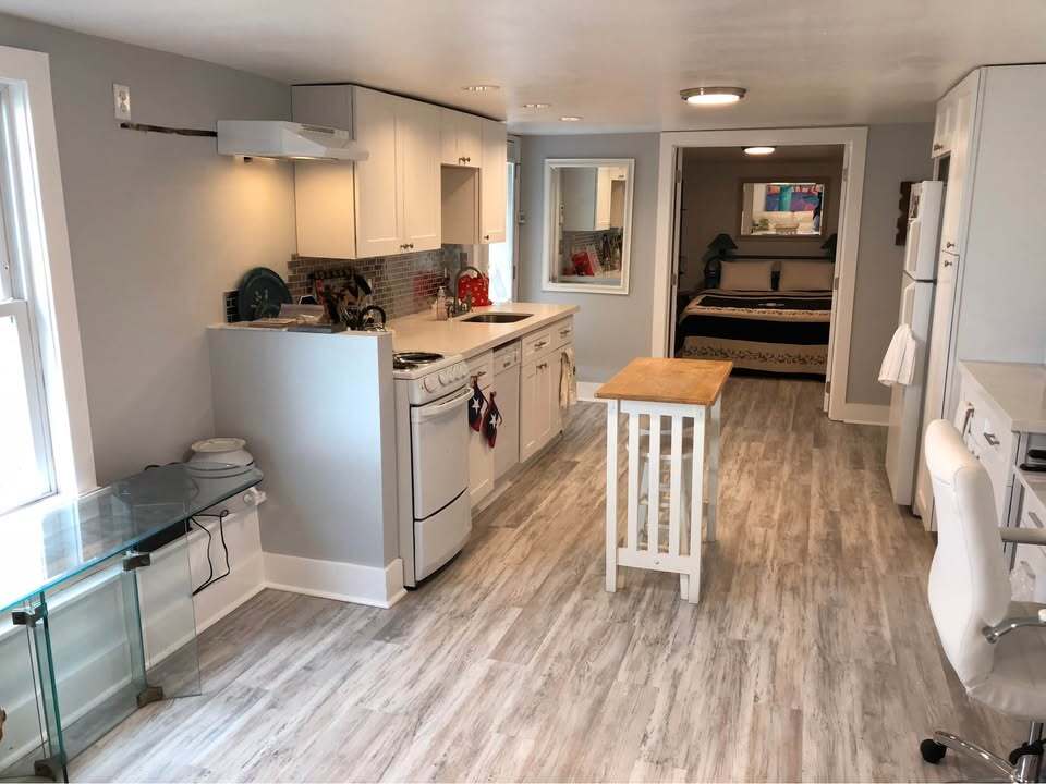 Building Photo - 4516 Banks St