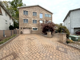 Building Photo - 44 Willow Wood Ct