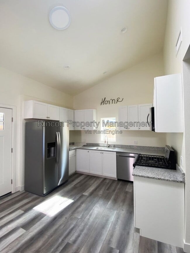 Building Photo - 708 Calle Pensamiento