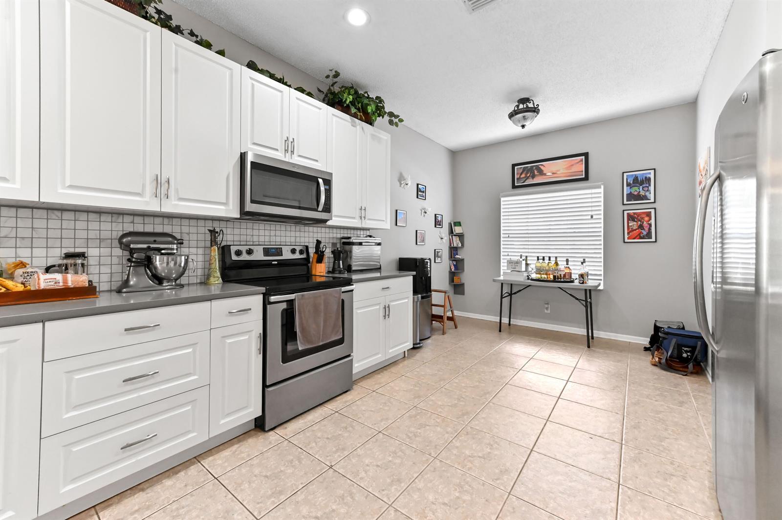 Building Photo - 8614 Green Cay