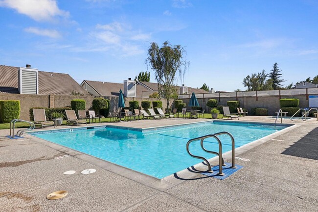 Building Photo - 2213 Camborne Dr