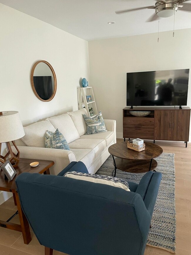 Building Photo - 1433 NE 23rd St