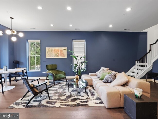 Building Photo - 770 Park Rd NW