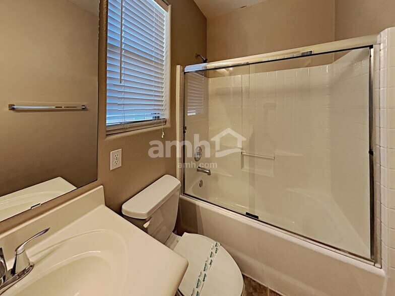 Building Photo - 3880 E Kesler Ln