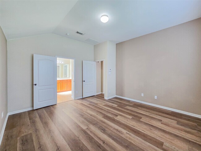 Building Photo - 17915 Landing Pines Trail