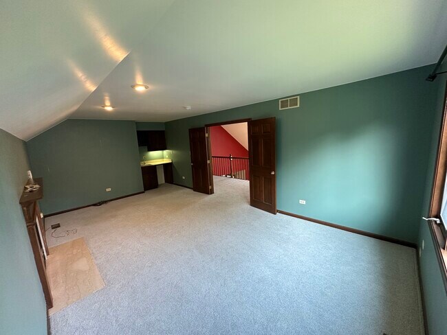 Building Photo - 1055 Knollwood Ln