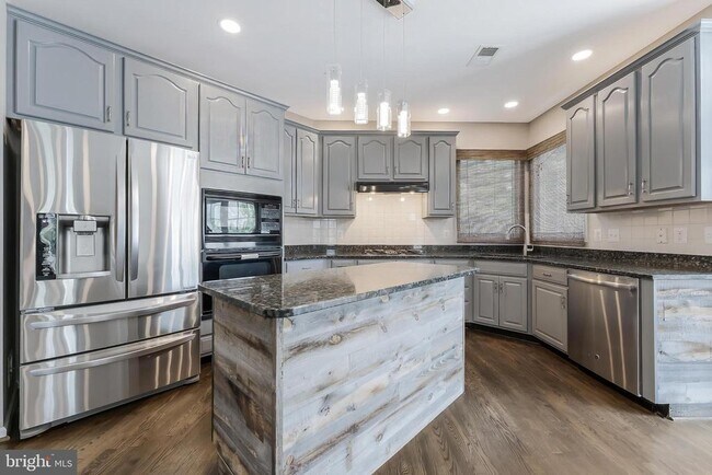 Building Photo - 20152 Boxwood Pl