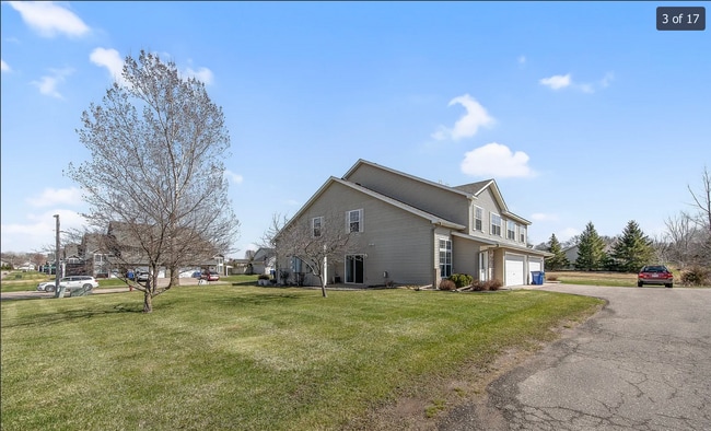 Building Photo - Beautiful 3 Bed 1.5 Bath Townhome