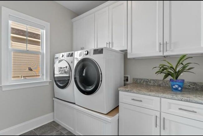 Building Photo - 5189 Royal Fern Cir