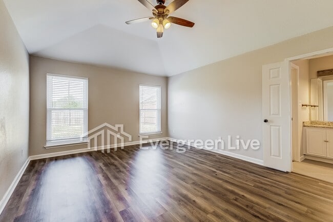 Building Photo - 4643 Yellowleaf Dr