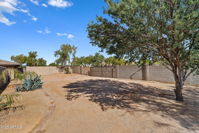 Building Photo - 6039 E Skinner Dr