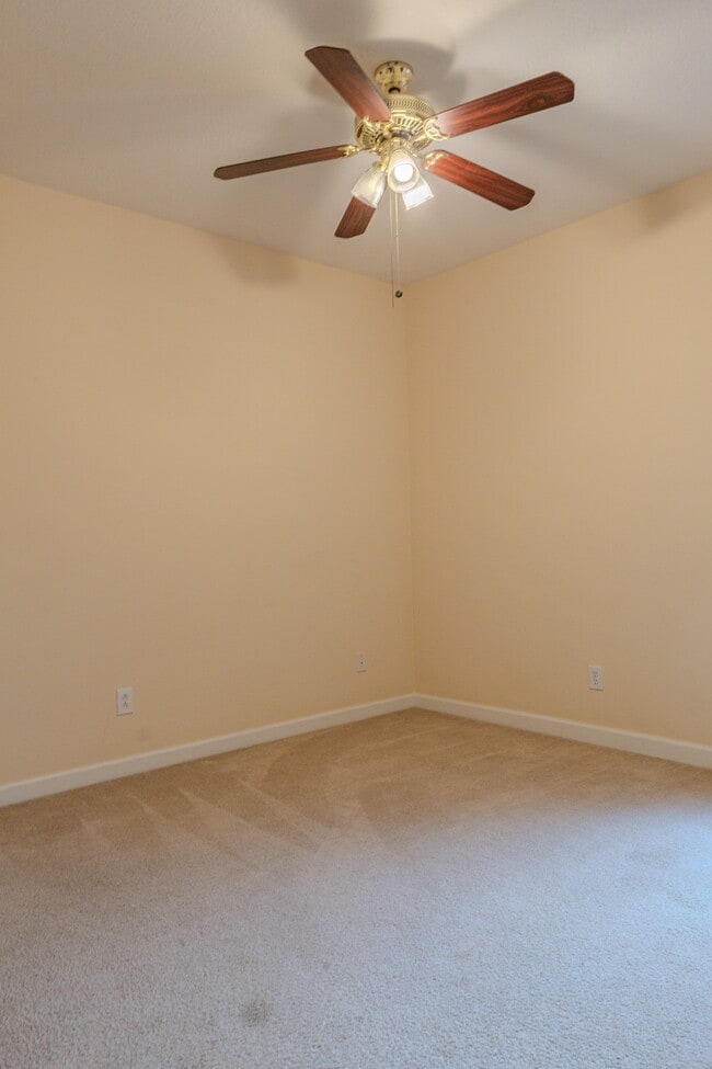 Building Photo - 1895 Derby Glen Dr