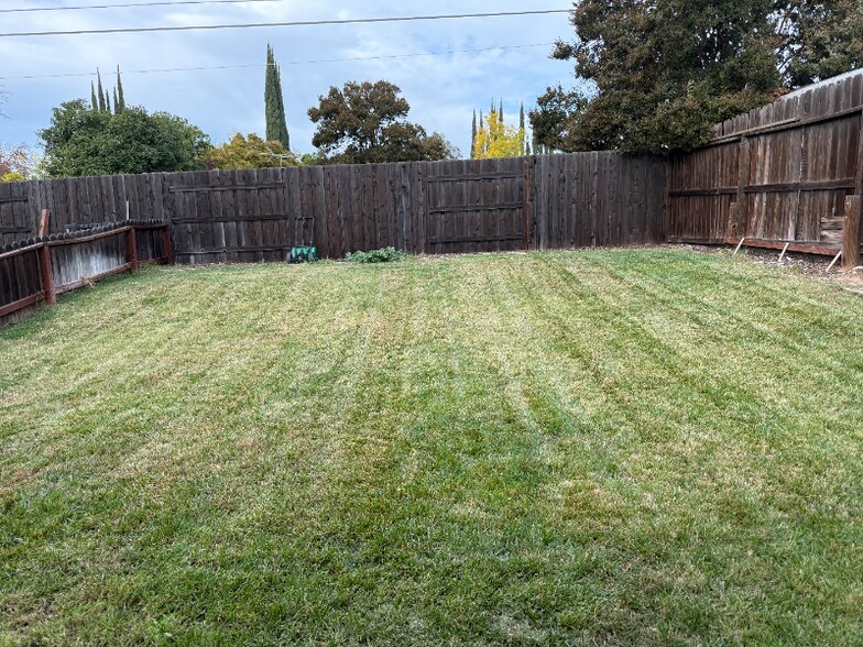 Building Photo - 8907 Amerigo Ave