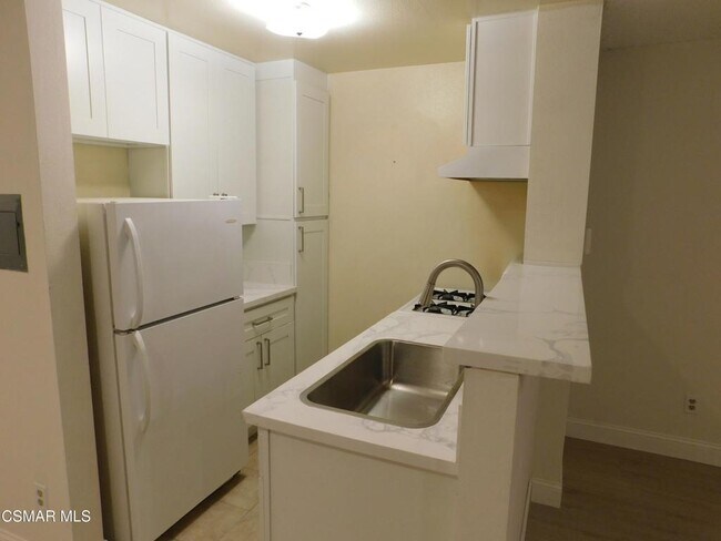 Building Photo - 6213 Whitsett Ave