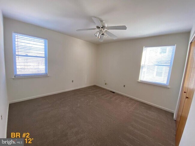 Building Photo - 2825 Mt Carmel Ave