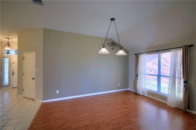 Building Photo - 129 Copperwood Loop